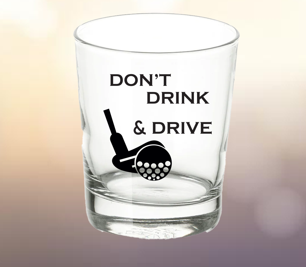 Vaso de whisky: no bebas ni conduzcas